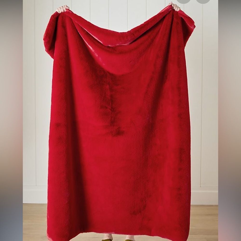 NWOT Anthropologie Sophie Faux Fur Throw- Red $128 MSRP